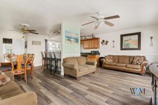 Charming 3-Bedroom, 2-Bathroom Townhouse Perfectly Located Near the Boardwalk - Ocean City - 3