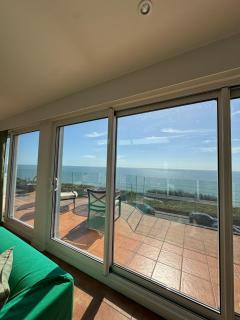 Incredible Panoramic Sea View 2 bedroom Sleeps 4 People! - Free Parking - The Best Beach! - Great Location - Fast WiFi - Smart TV - Newly decorated - sleeps up to 3! Close to Bournemouth & Poole Town Centre & Sandbanks - Bournemouth - 1