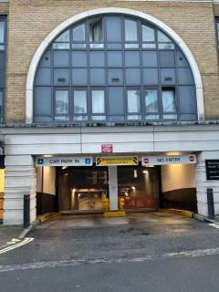 3 Bedrooms Apartment with security 24 hours - London - 9