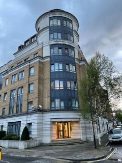 3 Bedrooms Apartment with security 24 hours - London - 0