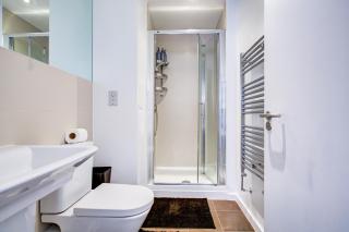 Canning Town 2BR Flat Sleeps 6 Free Parking - Londra - 3