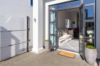Character Meets Comfort, 2-Bedroom City Townhouse - Christchurch - 8