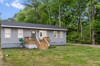 Charming Single-Family Home Between Ocean City & Assateague Island Pet-Friendly Retreat - 6