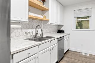 Charming Single-Family Home Between Ocean City & Assateague Island Pet-Friendly Retreat - 2
