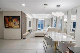 49 -Elegant Princess Tower Family Apartment with Palm View, Balcony & Pool - 3