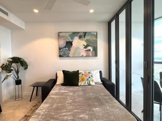 Luxury Casino Stay Skyrise Haven 1BDR - 4