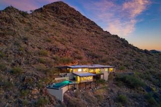 Panoramic Views Private Pool Patio Lounge w Firepit Royal Palm by AvantStay - Scottsdale - 0