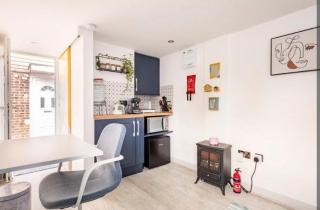 Stylish Mini Studio Cambridge - 0