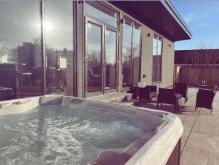 Luxurious Lodge with Hot Tub on NC500 - Thrumster Lodges - 6