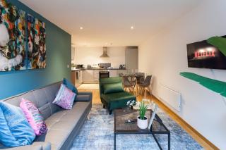 Central City Stay, 2 Bed 2 Bath, Sleeps up to 7, Netflix - Liverpool - 9