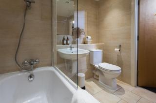 Central City Stay, 2 Bed 2 Bath, Sleeps up to 7, Netflix - Liverpool - 6