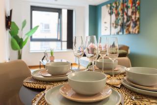 Central City Stay, 2 Bed 2 Bath, Sleeps up to 7, Netflix - Liverpool - 1