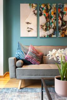 Chic Urban Retreat 2 Bed 2 Bath Netflix Included - 0