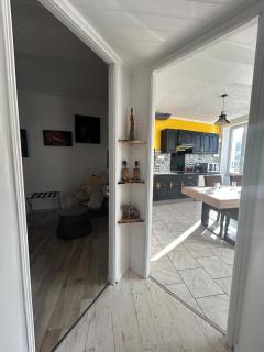 Superbe appart rénové vue sur Meuse Miss Africa - 8