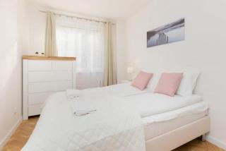 Bright Apartment Nevada with Balcony in Gdańsk by Noclegi Renters - Danzig - 0
