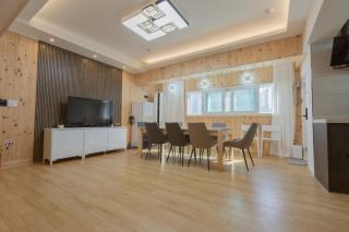 Private and Spacious Rooftop Retreat In Hongdae, near Station - Samgong - 0
