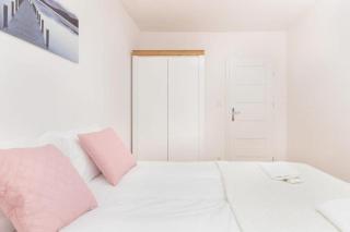 Bright Apartment Nevada with Balcony in Gdańsk by Noclegi Renters - Danzig - 2