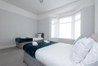 Anfield Escape Sleeps 9 - Liverpool - 6