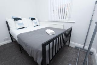 Anfield Escape Sleeps 9 - Liverpool - 2