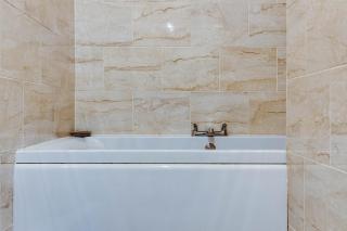 Esplanade Garden Apartment - Scarborough - 3