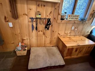 Cozy Off-Grid Cabin Nestled in the Trees in Sunderland, Vermont - Sunderland - 6
