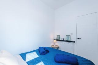 Game Room, Free Parking, Spacious 4 Bedroom Home In Salford - Manchester - 1