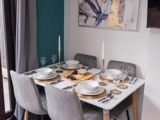 Spacious 5-Bed Home Free Driveway Parking, Near City & Attractions - Monmore Green - 6