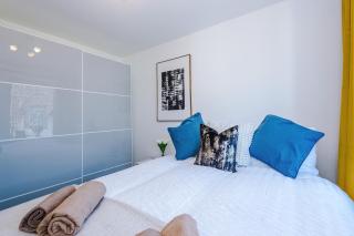 Huge 5 Bedroom Townhouse In Salford, Free Parking, Sleeps Up To 11 Guests - 6