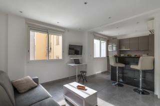 Superbe studio-Centre-ville-Plages et Palais - 4