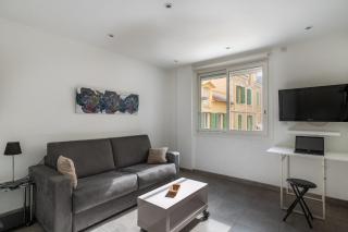 Superbe studio-Centre-ville-Plages et Palais - 8