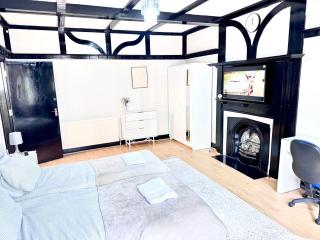 304 Norbury House - Norbury - 2
