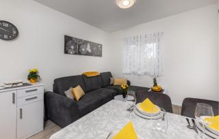 Cozy Apartment In Dramalj With Wifi - Dramalj - 1