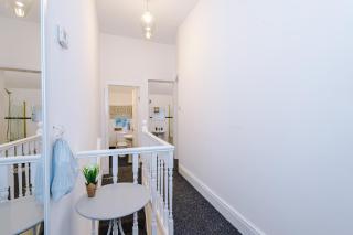 Games Room, Free Parking, Fully Stocked, Sleeps 8 - Manchester - 4