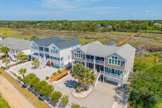 Walk to Beach Oak Island Retreat with 210-Yard Dock - Oak Island - 0