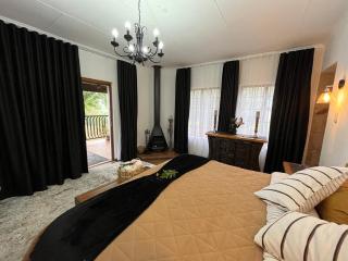 Labacht Home with The view - Dullstroom - 1