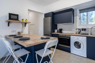 Mackenzie Beach Apartment - 4