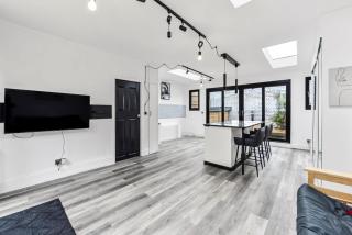 Charming 5 Bed London House with Courtyard - Hendon - 8