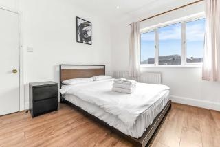 Charming 5 Bed London House with Courtyard - Hendon - 1