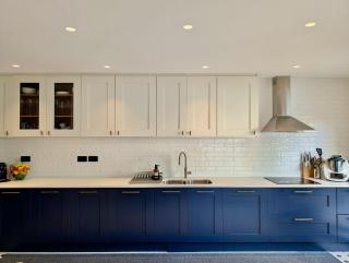 Chic Property With Backyard Near Emirates Stadium - London - 1