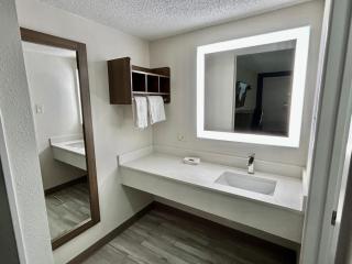 Parkway Inn - 7