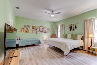The Hub Downtown - Sanford - 2
