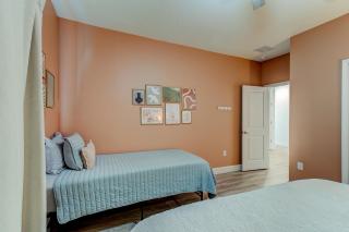 The Hub Downtown - 8