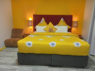 Neo & Ruks rooms in Parow - - 9