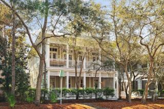 Beautiful WaterColor Home Across From Cerulean Park 5BR 4,5BTH Carriage House home - Santa Rosa Beach - 0