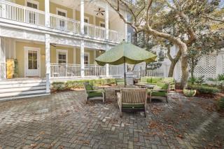 Beautiful WaterColor Home Across From Cerulean Park 5BR 4,5BTH Carriage House home - Santa Rosa Beach - 9