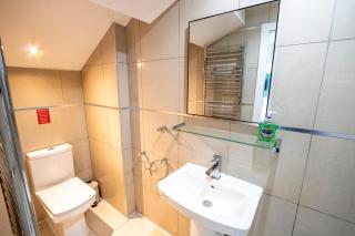 Spacious 5 bed En-Suite Flat - Liverpool - 1