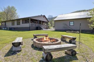 Log Haven Cozy Wears Valley Cabin with Hot Tub Game Room and Flat Yard for Dogs and Kids - 8