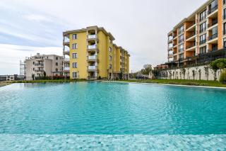Modern 1BR with Pool and Parking - Varna - 0