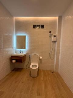 The White Palm Villa & Pool - 5