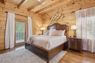 Falling Leaf Hideaway – Alpine Mountain Village Cabin with Hot Tub, Theater, Game Room, Pools! - Pigeon Forge - 4